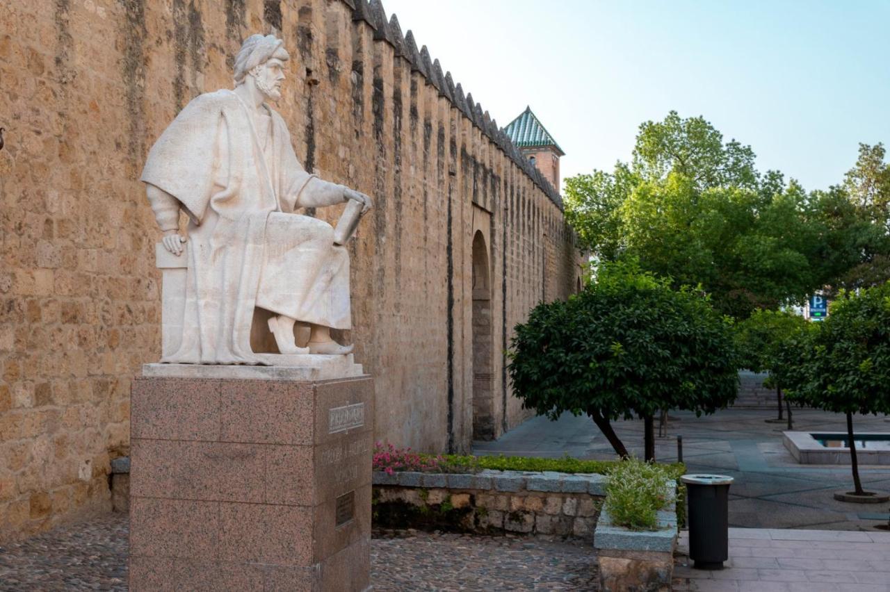 Отель Puerta De La Luna Кордова Экстерьер фото